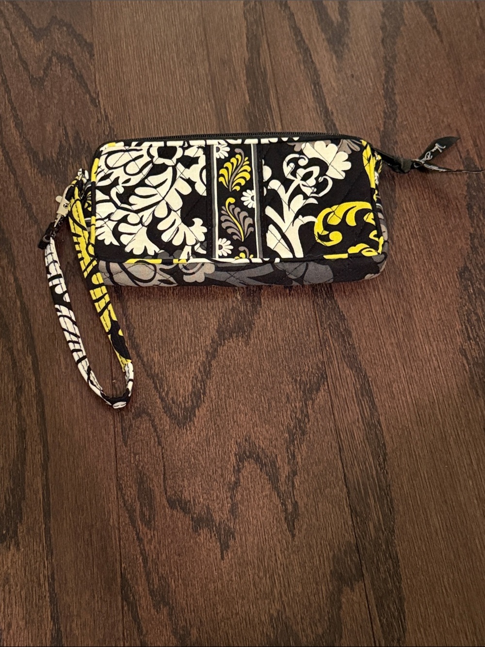 New Vera Bradley RETIRED PATTERN Quilted Floral Wristlet Wallet